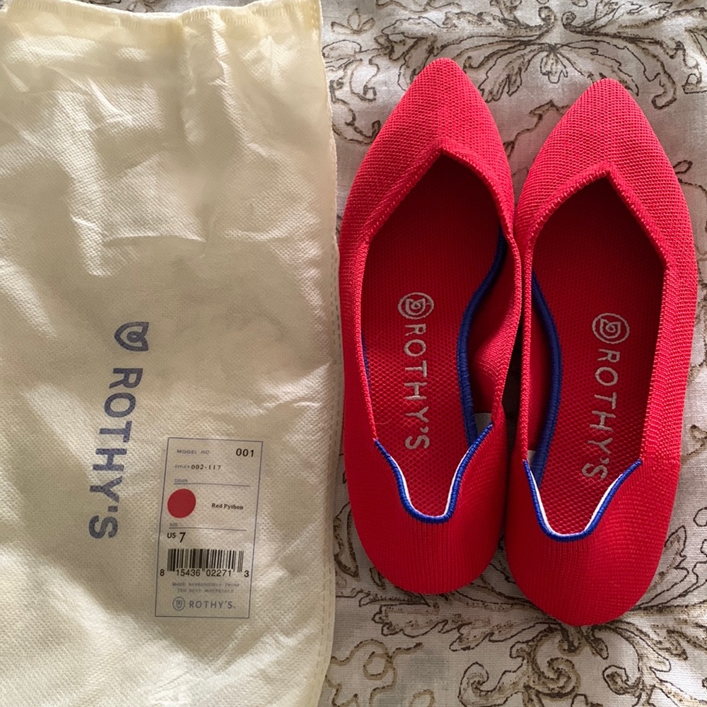 NEW Rothy’s pointed toe flats. Size 7. Bright Red.
